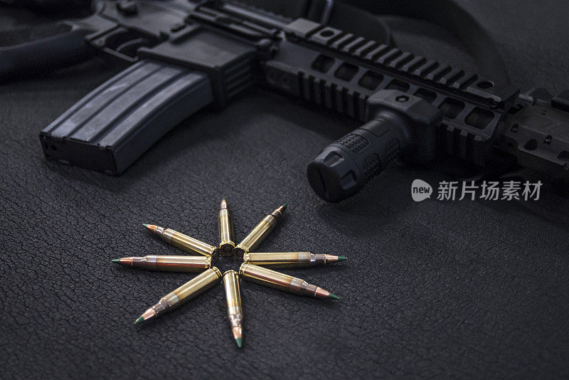 Sig Sauer Sig 516配备5.56 m855 62gr绿尖弹药。星形弹药用的星形弹药